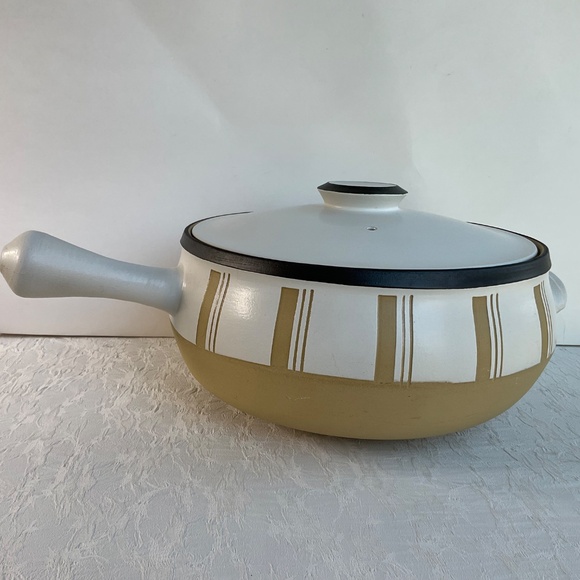 DENBY Vintage “Gourmet” MCM 8 Pint Stoneware Covered Casserole w/ Handle(s) - Picture 4 of 17